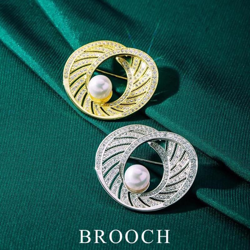 Simple Temperament Geometric Pearl Brooches Pins For Women Exquisite Hollow Love Badge Fashion Coat Jewelry Accessories Gifts