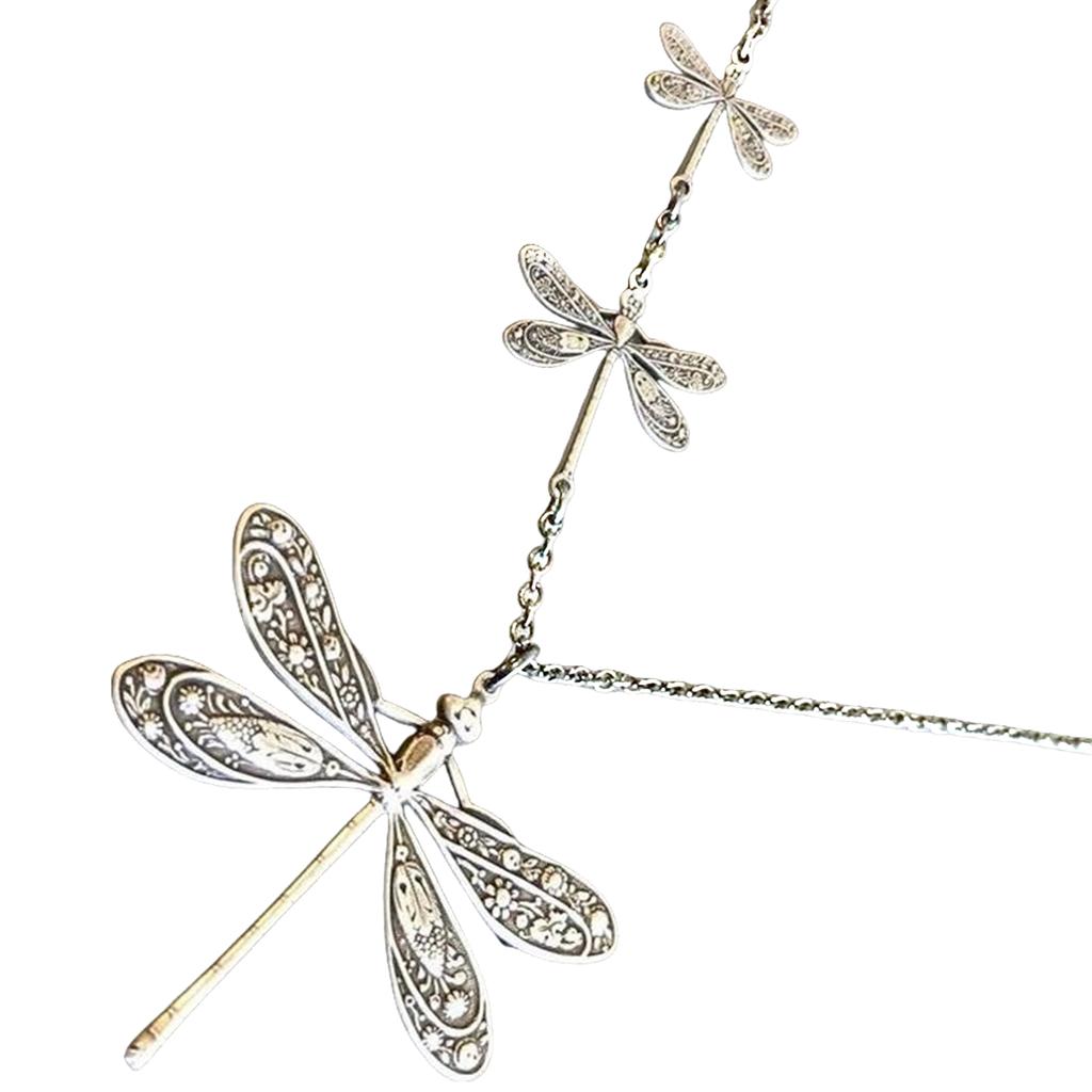 Artistic Dragonfly Pendant Necklace Elegant Collarbone Chain Dragonfly Neck Jewelry Suitable for Fashion Enthusiasts