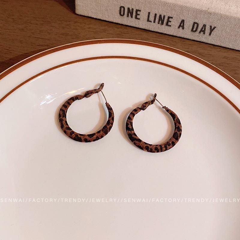 Maillard coffee leopard print loop earrings femininity stud earrings ears