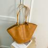 Simple and Atmospheric Woven Pattern Tote Bag Women's 2026 Summer Light Luxury Niche Feeling Versatile Shoulder Armpit Bag