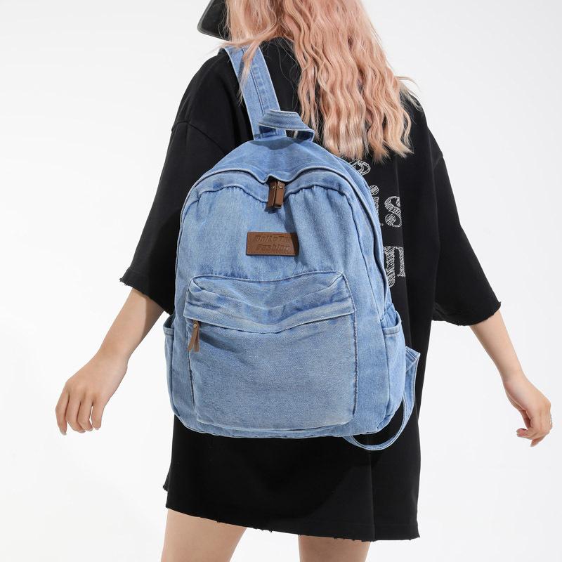 A Fashionable, Large-capacity, Versatile and Simple Backpack