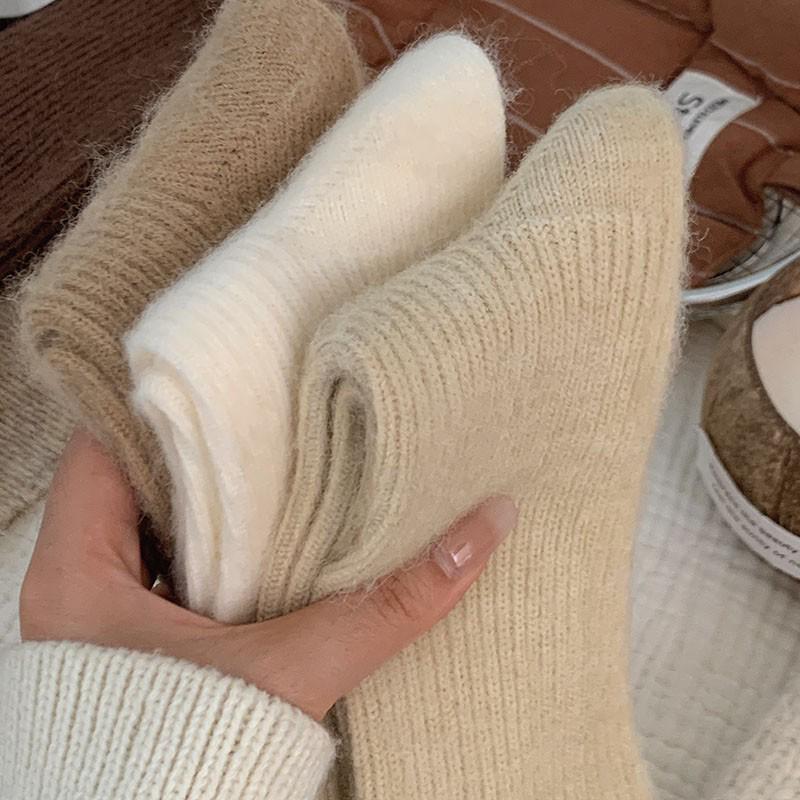 Women's Soft and Warm Mid-Tube Socks: Imitation Wool, Loose Fit, Cold-Resistant Autumn and Winter Hosiery