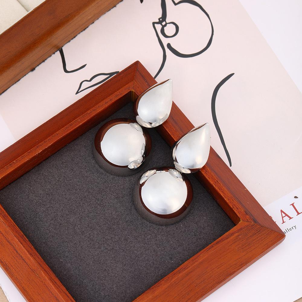 European & American Metal Oval Geometric Earrings: Retro Round Studs with Light Luxury, Unique Personality & Elegant Style