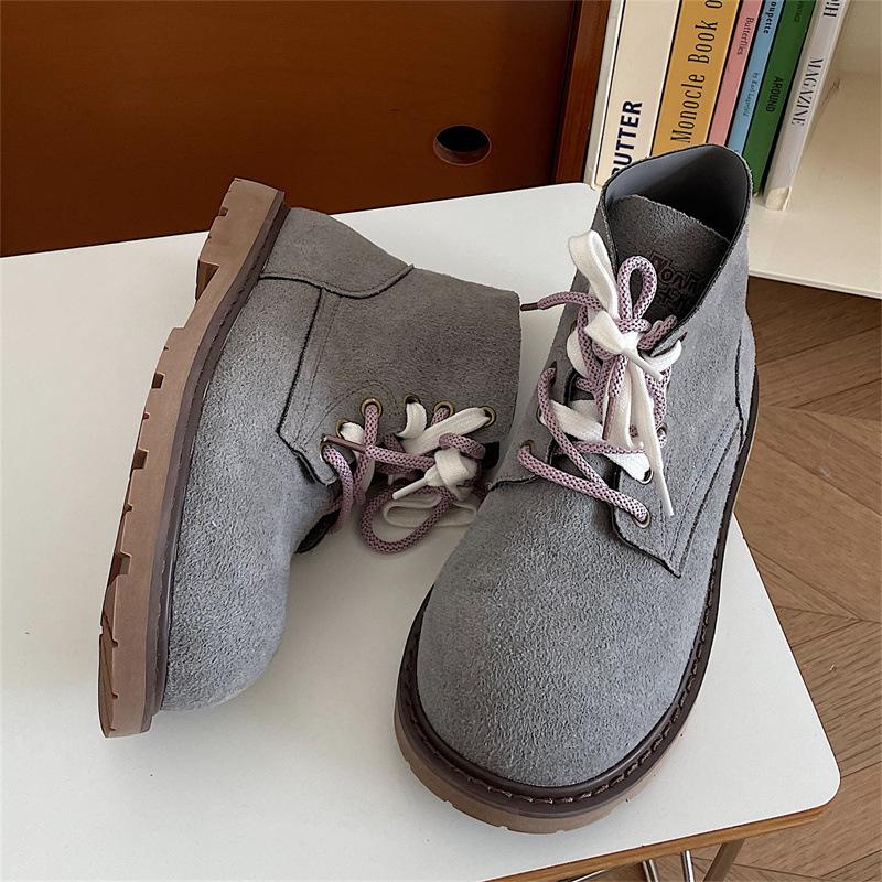 

Модная обувь Comemore Ретро ботинки на плоской подошве для женщин Замшевые на шнуровке Мода 2025 Осенняя обувь Готика Однотонные Челси Круглый носок Женские ботильоны 35 серый