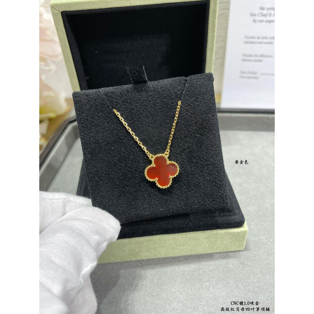 

High quality red agate clover necklace with the highest quality finely electroplated 18k Daily dressing