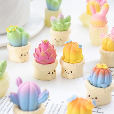 Mini Figurine Cactus Mignon en Résine Ornement Miniature Plante en Pot Petite Plante Cactus Artificiel Faux pour Tableau de Bord de Voiture Bureau à Domicile