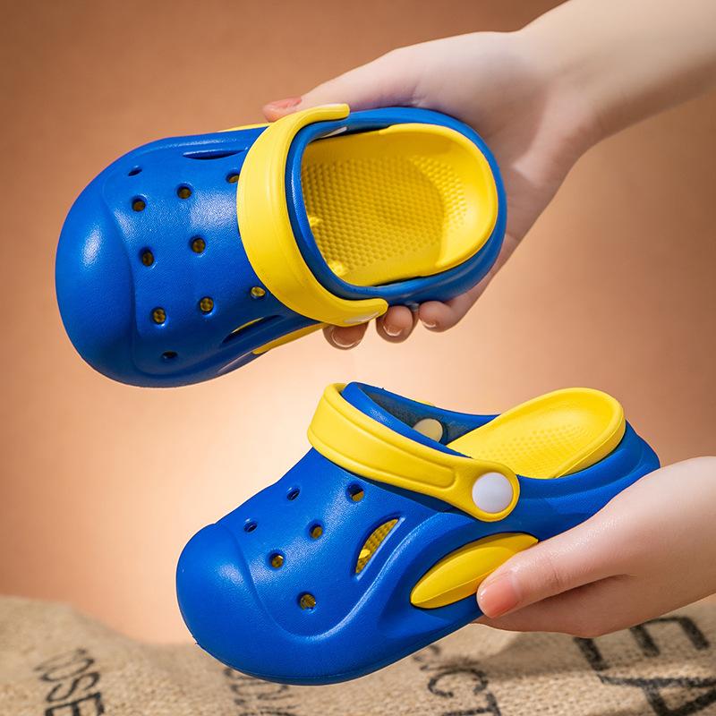 Children's Hole Shoes New Summer Beach Super Soft Non-slip Deodorant Boys and Girls Hollow Cool Slippers