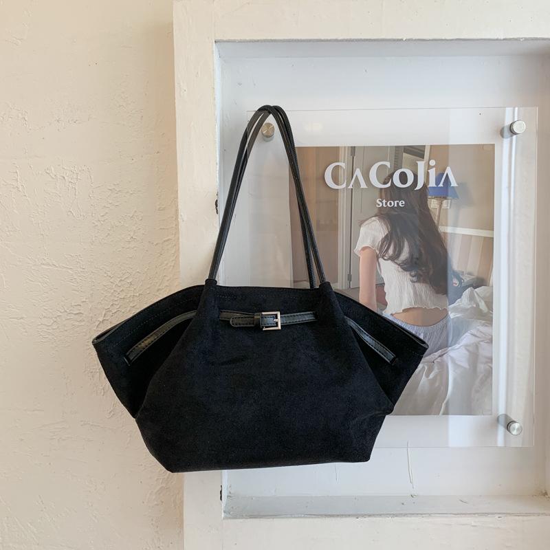 Large capacity bag women's new autumn and winter versatile retro shoulder pleated bag commuter tote bag