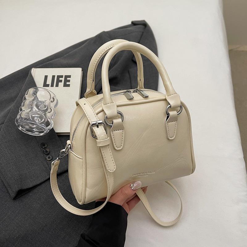 High-end niche bag women's new spring and summer fashion versatile messenger bag casual portable pillow bag
