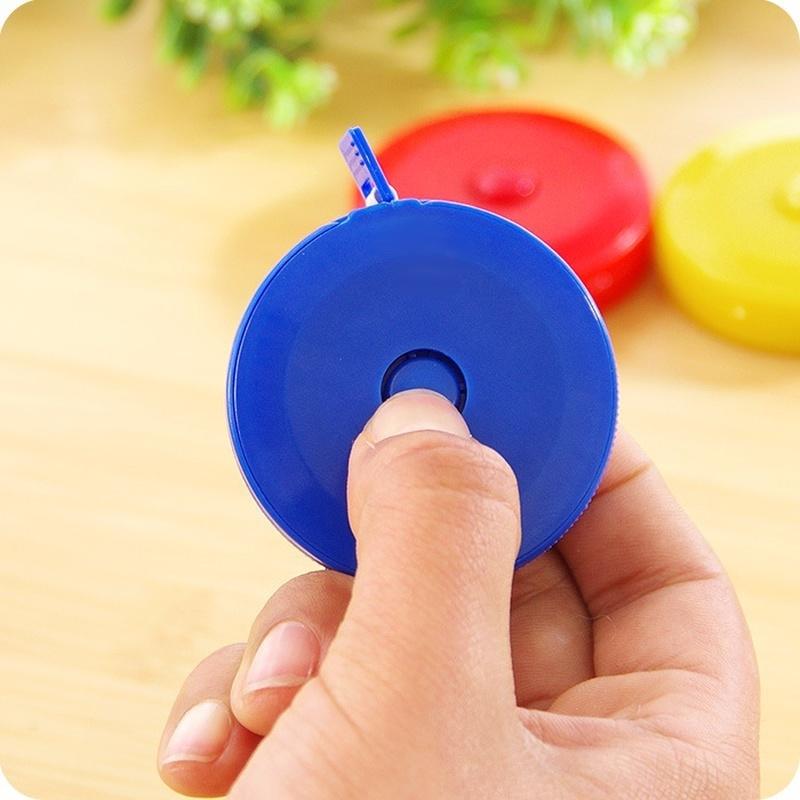 2PCS teleskopická páska Krásné plastové měřicí pravítko malé velikosti Barva náhodná