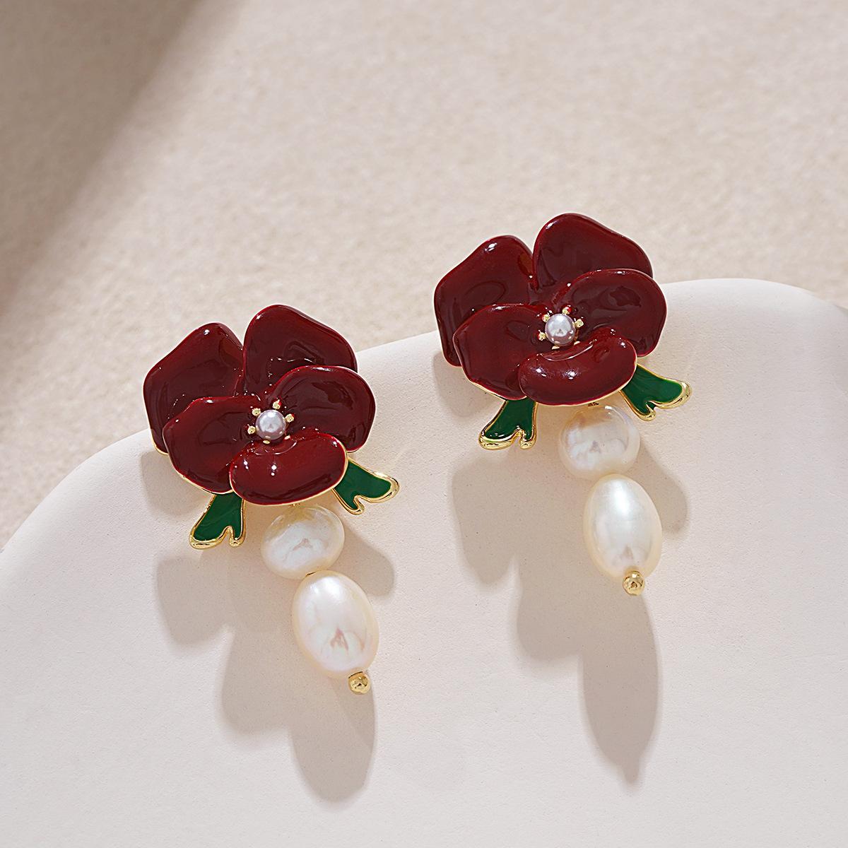 

Серьги-пусеты с цветком, капающим маслом и жемчугом, элегантные серьги с темпераментом, серьги в стиле легкой роскоши, нишевые серьги высокого класса