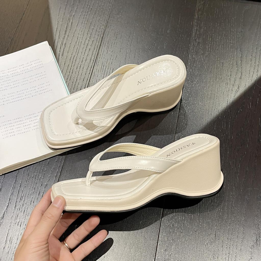 Square-headed open-toed muffin outer wear pinch foot thick-soled flip-flops women's 2025 summer new casual slope heel cool slippers batch