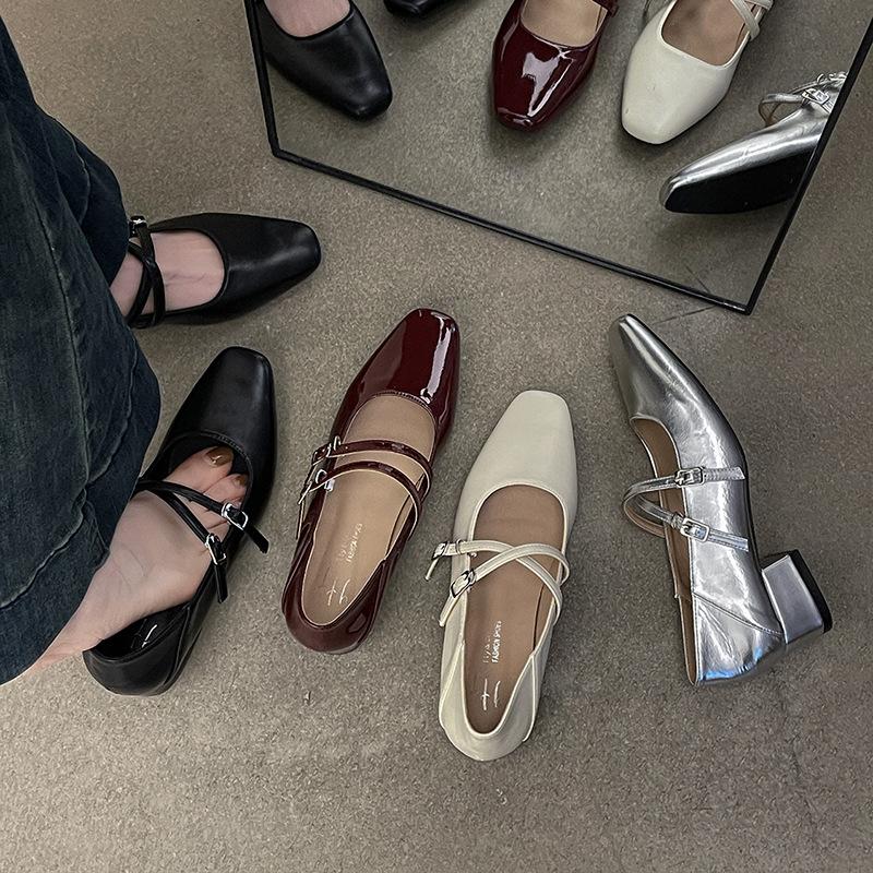 Fashion temperament word with Mary Jane single shoes women's summer 2025 new versatile light mouth commuting retro single shoes