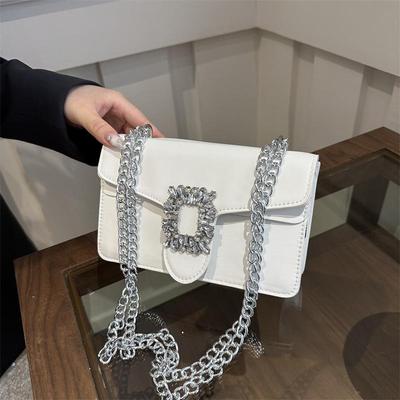 2025 Damenmode: Messenger Bag mit Kette im Western-Stil und Diamantschloss