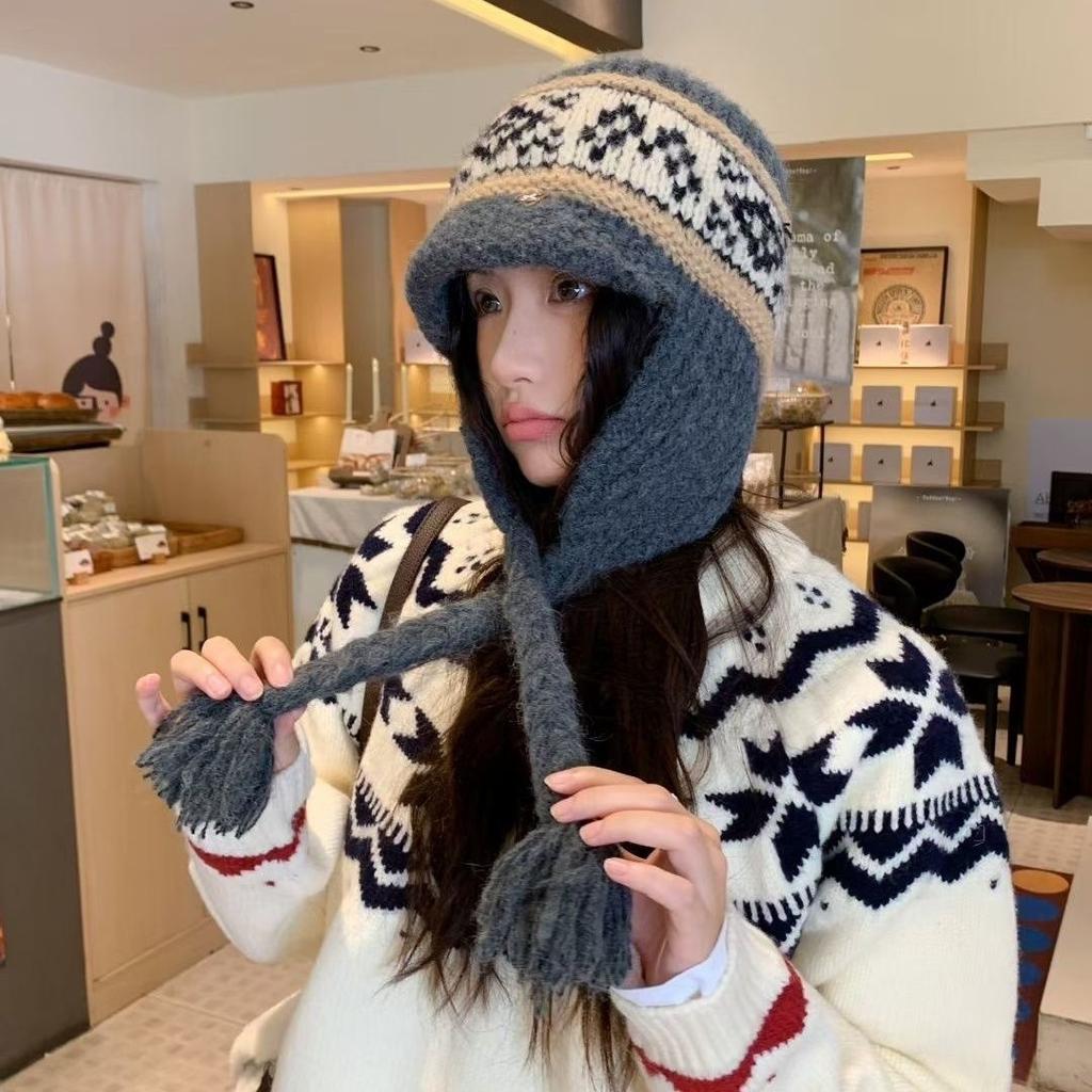 Korea purchasing Dongdaemun new ethnic style striped color matching wool hat warm ear protection show face little Lei Feng hat women