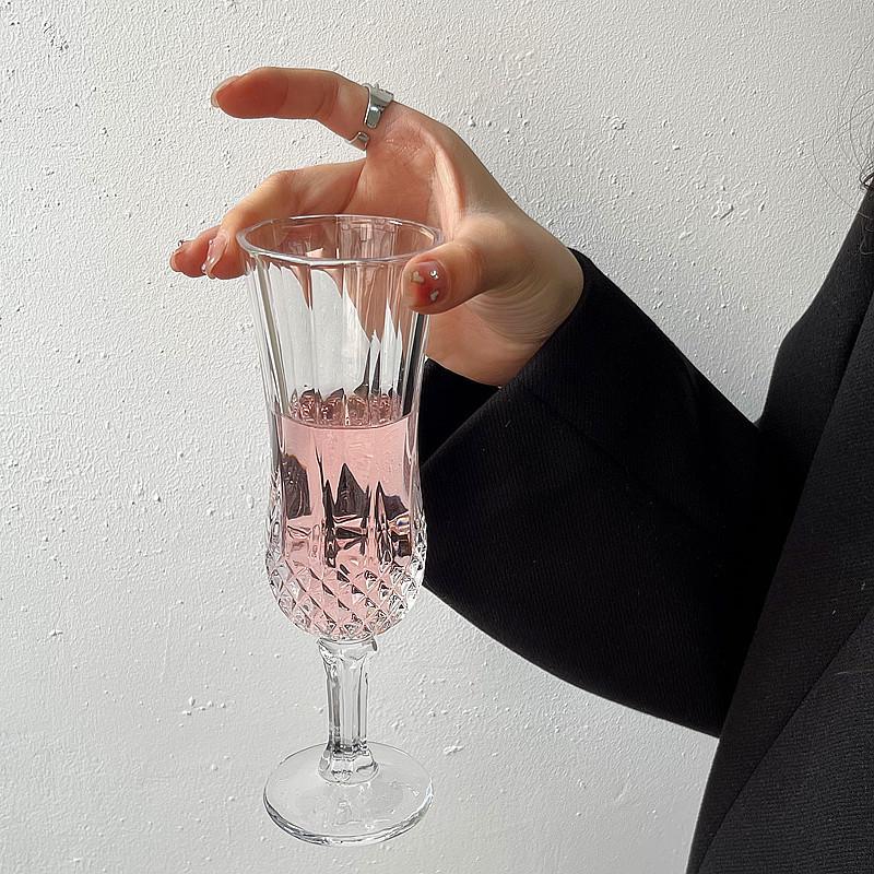Elegant Crystal Wine and Cocktail Glass Set: High-Stemmed Red Wine, Champagne, and Cocktail Glasses.