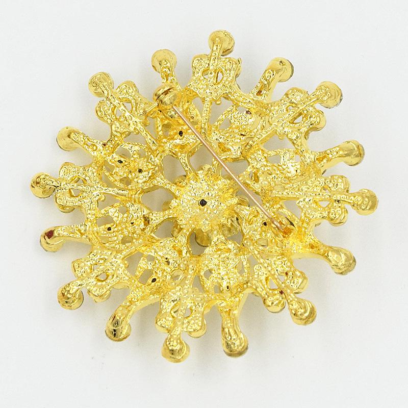 Elegant European Gold-Plated Brooch: High-End Women's Lapel Pin Accessory