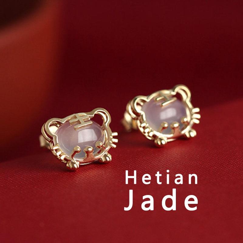 

Зодиакальная золотая инкрустация Натуральные серьги-гвоздики Hetian Jade Tiger Chalcedony для женщин