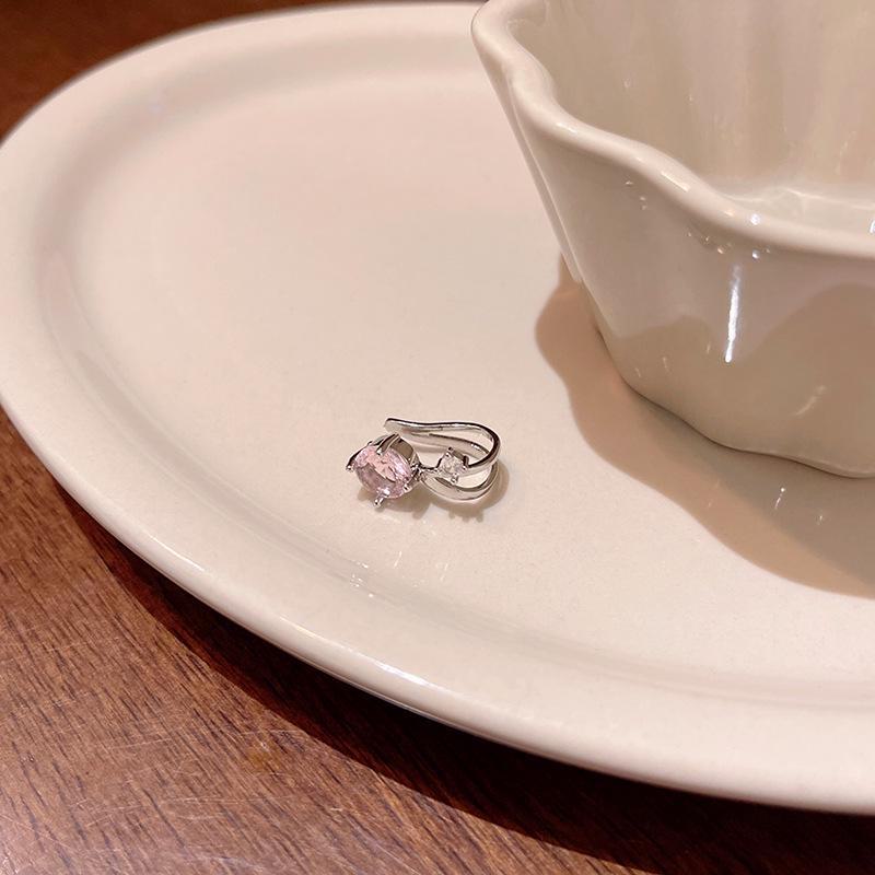 

Елегантні сережки-кліпси з цирконами для непроколотих вух - високоякісні, універсальні та надзвичайно стильні для жінок A1916