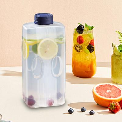 Juice Bottle Empty Bottles for Cold Drinks 2L Leak-Proof Beverage Storage Kettle with Scale for Hot Days Picnic Hiking Cycling