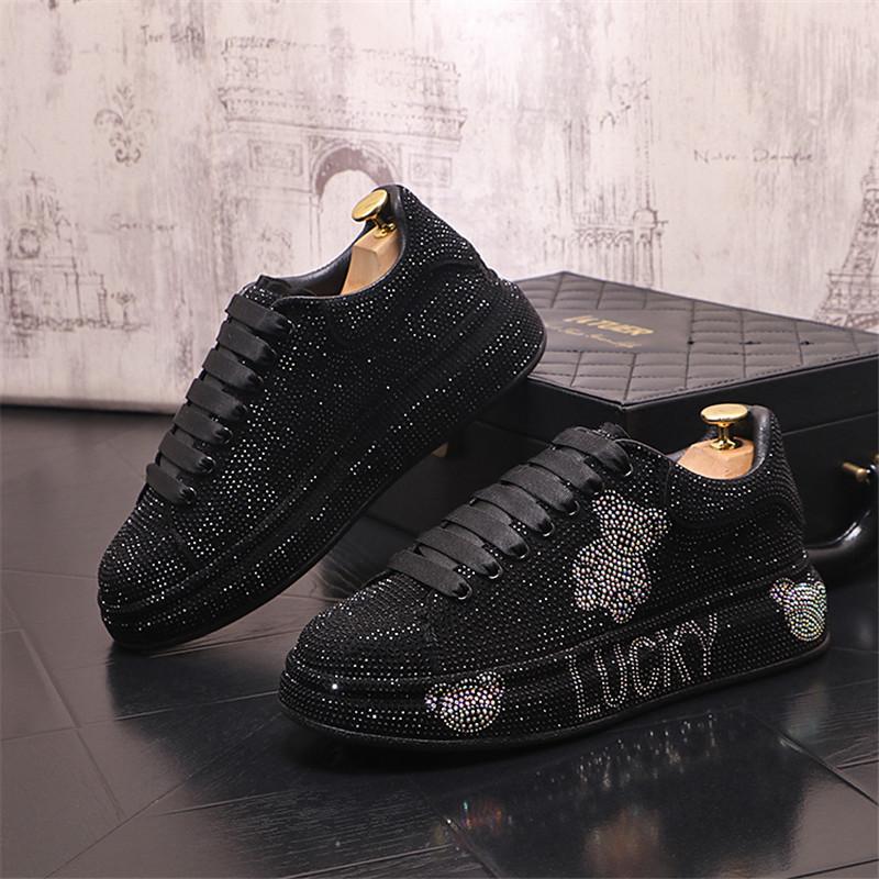 

Модные черные красные дизайнерские туфли со стразами, мужские кроссовки с низким верхом, шнуровкой, круглым носком, плоским каблуком, мужские повседневные туфли Zapatillas Hombre 38