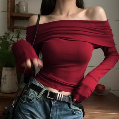 American Retro One Shoulder Long Sleeved T-shirt for Women Featuring Off the Shoulder Beauty Unique Style and Sexy Tight Fitting Base Shirt