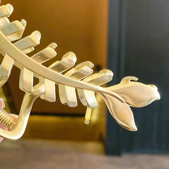 Hair Claw Clip Elegant Fish Bone Shape Metal Clamp Non-slip Strong Claw Hair Fixer Styling Tool Shark Clip Women Half Bun Hairpin Hair Accessories