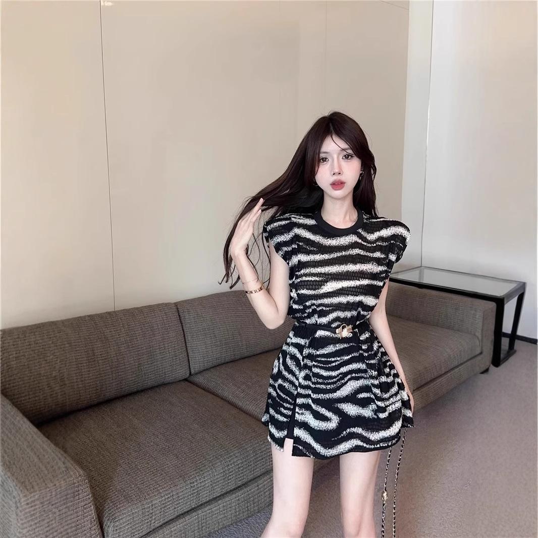 

Zebra Print Niche Design Cap Sleeve Shoulder Pad Top for Women One Size (Up to 125 lbs)