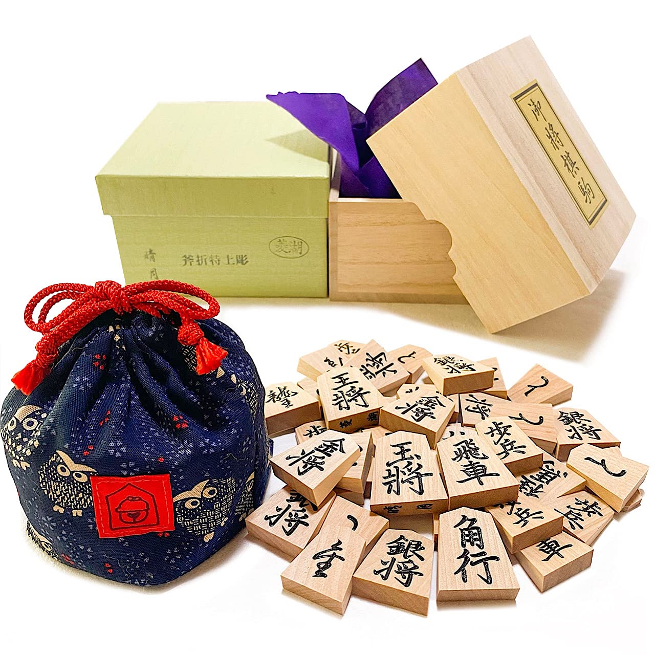 

Tendo special carved shogi pieces by with a broken axe and calligraphy by with an original Suzukado piece bag Seigetsu, (Onoore) Hishiko, (owl design)