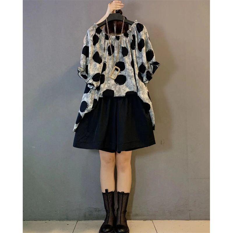 

Полненькая девушка Корейский стиль Свободный Модный принт Омолаживающий Топ с открытыми плечами Одежда для женщин больших размеров Скрывающий живот Стройнящий Рукав-фонарик Шифоновая рубашка Single piece dot Tops 6XL 95.00 kg-110.00 kg