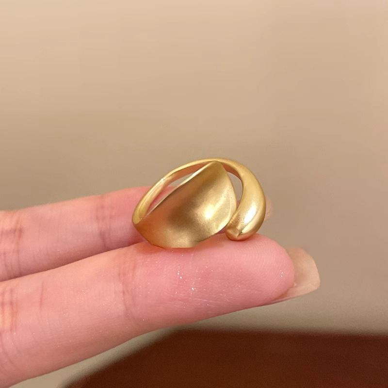Female Niche Unique Irregular Ring