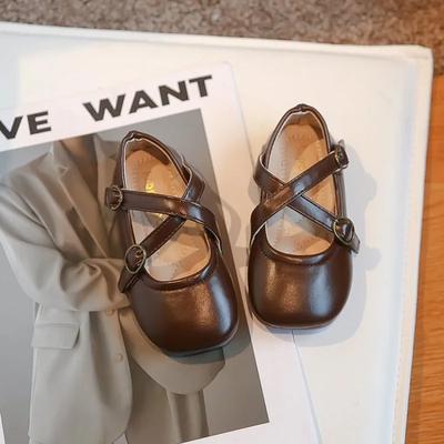 Mädchen Leder Schuhe Einfarbig 2024 Frühling Neu Koreanischer Stil Student Weiche Sohle Mokassins Einfarbig Runde Zehen Ballerinas Kreuz