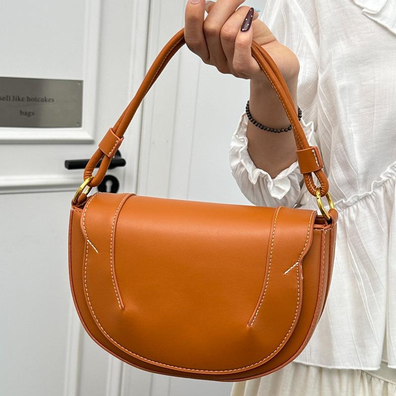 Saddle Bag A Niche Hand-held Fashionable Shoulder Bag with A Slanted Design