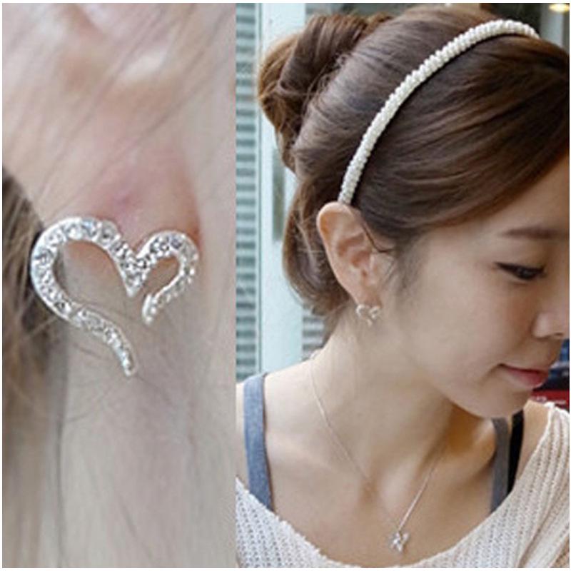 Ohrringe mit Strassherz in Silbernadel-Optik - Koreanischer Modestil für Damen