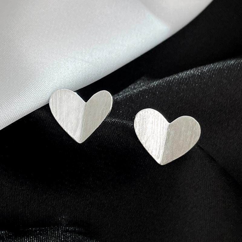 

Серьги в форме сердца из серебра Banyan Tree S925 для женщин - простой корейский универсальный дизайн ES2433