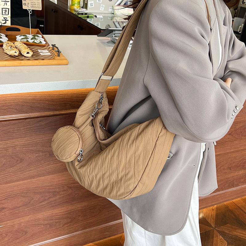 Casual bag women's new crossbody dumpling bag fashionable shoulder bag large capacity class commuter bag