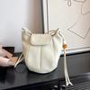 Bucket Type Solid Pu Sewing Thread Crossbody Bags 2024 Hot Sale New Soft Flap Pocket Bags Interior Compartment Women'S Handbags