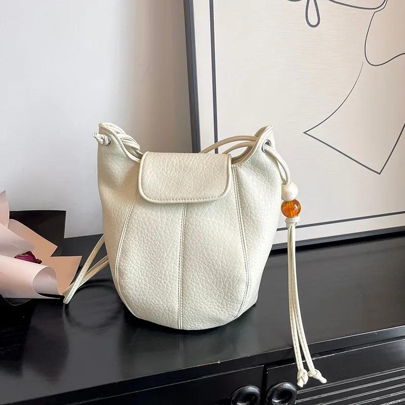 Bucket Type Solid Pu Sewing Thread Crossbody Bags 2024 Hot Sale New Soft Flap Pocket Bags Interior Compartment Women'S Handbags