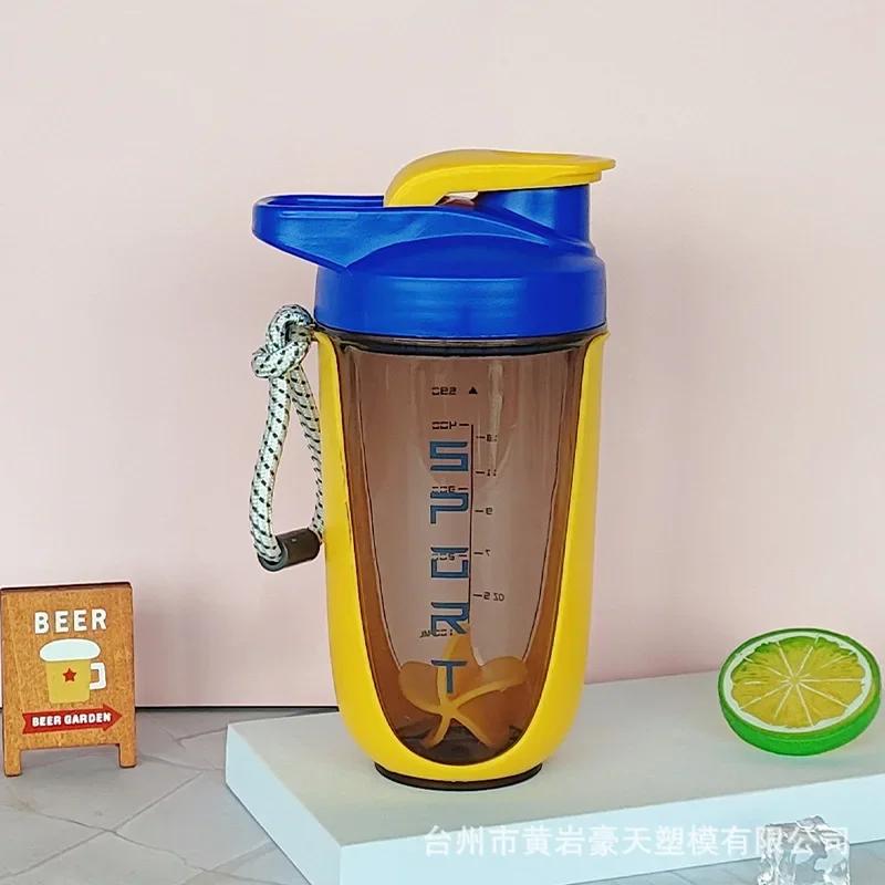 Hot Sale 590ML Protein Powder Milk Shake Cup Sports Shake Cup Office Girl Portable Handheld Water Cup with Lifting Rope