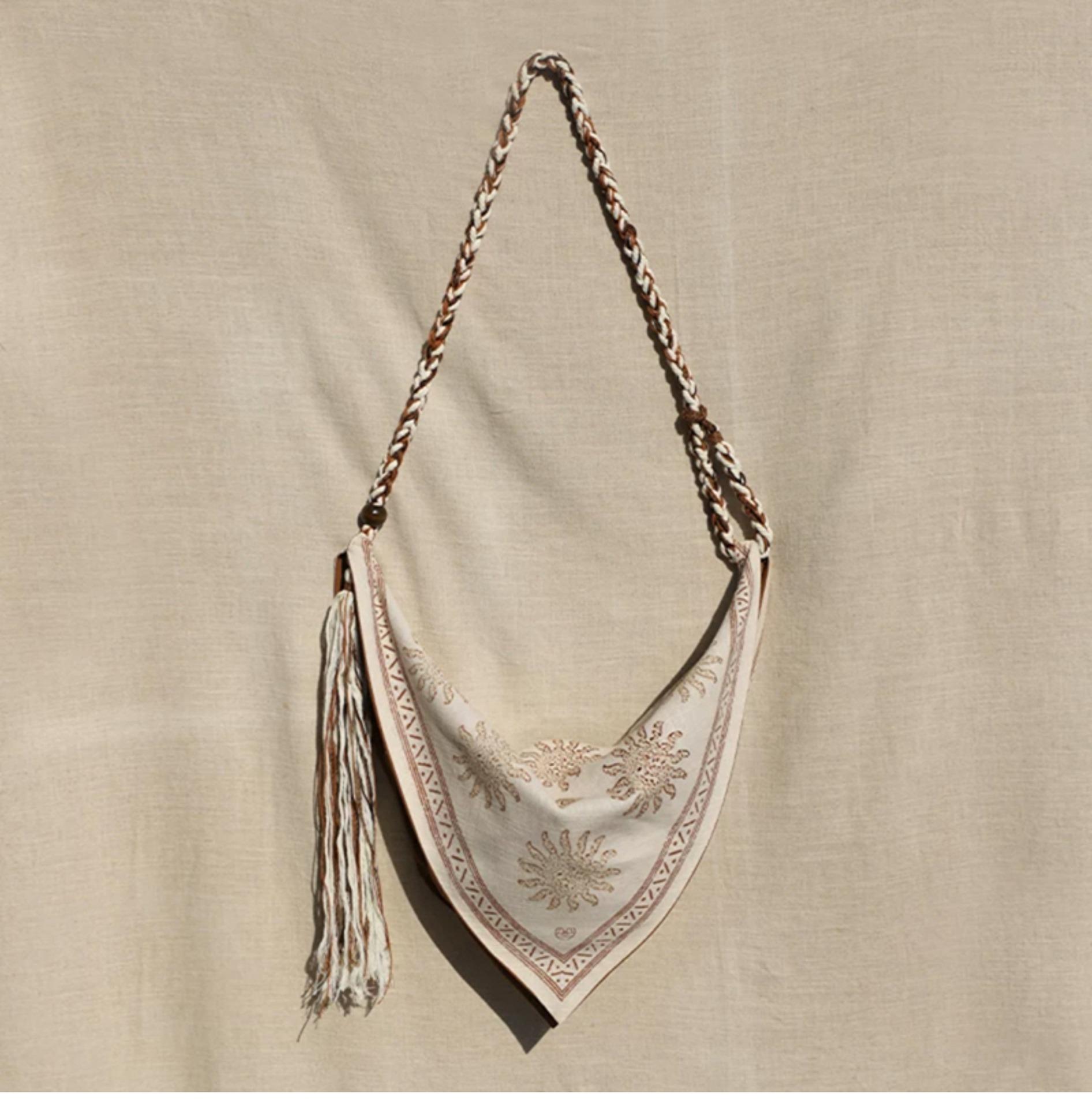 2025 Новый стиль Повседневный богемный стиль Кисточка Плетение из льняной веревки Сумка на плечо Сумка через плечо Женская сумка Пляжный вариант 2489₽