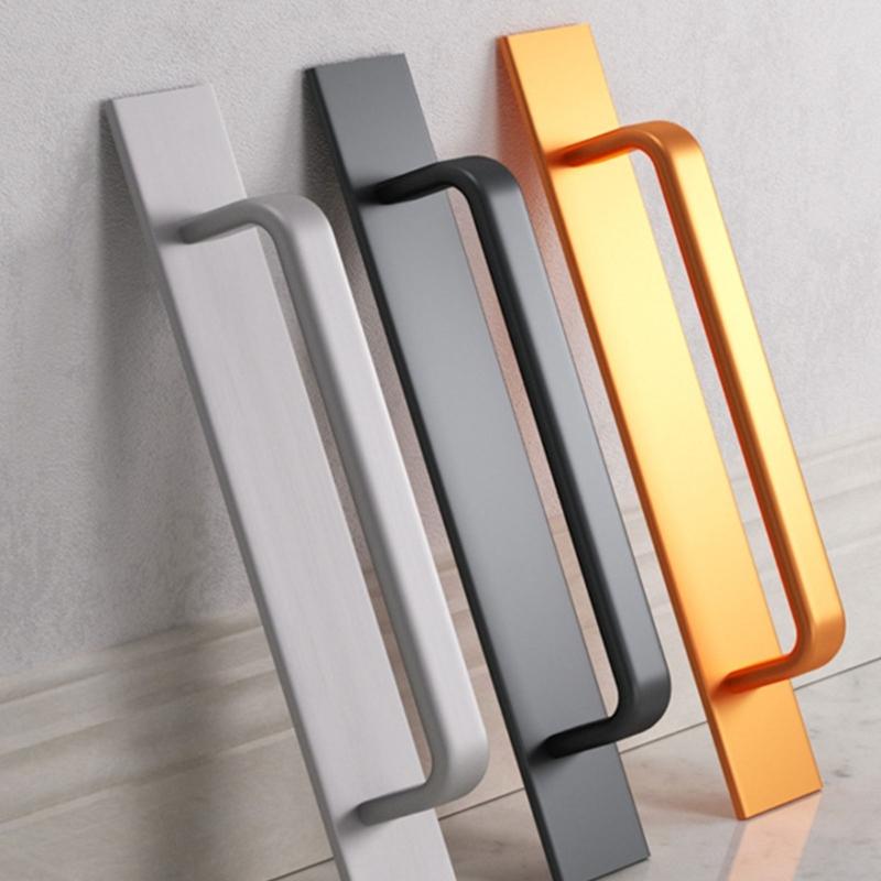 Balení 2 praktických posuvných dveřních klik s roztečí otvorů z hliníkové slitiny s montážními šrouby pro vnitřní i venkovní použití