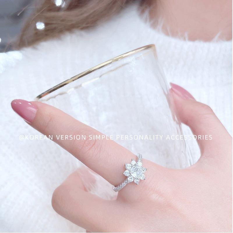 Heart-shaped Jewelry Women's Finger Ring, Elegant Wedding Ring with Six Claws and Simple Heart Design, Women's Engagement Ring Accessory