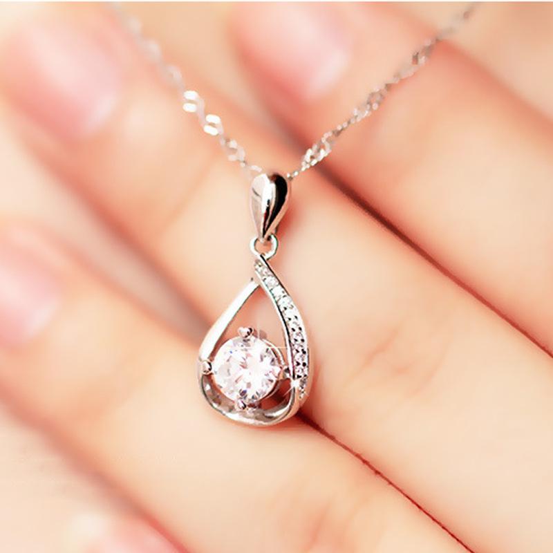 Yihua Didi Teardrop Pendant Clavicle Chain - Simple Design, Elegant and Shiny.