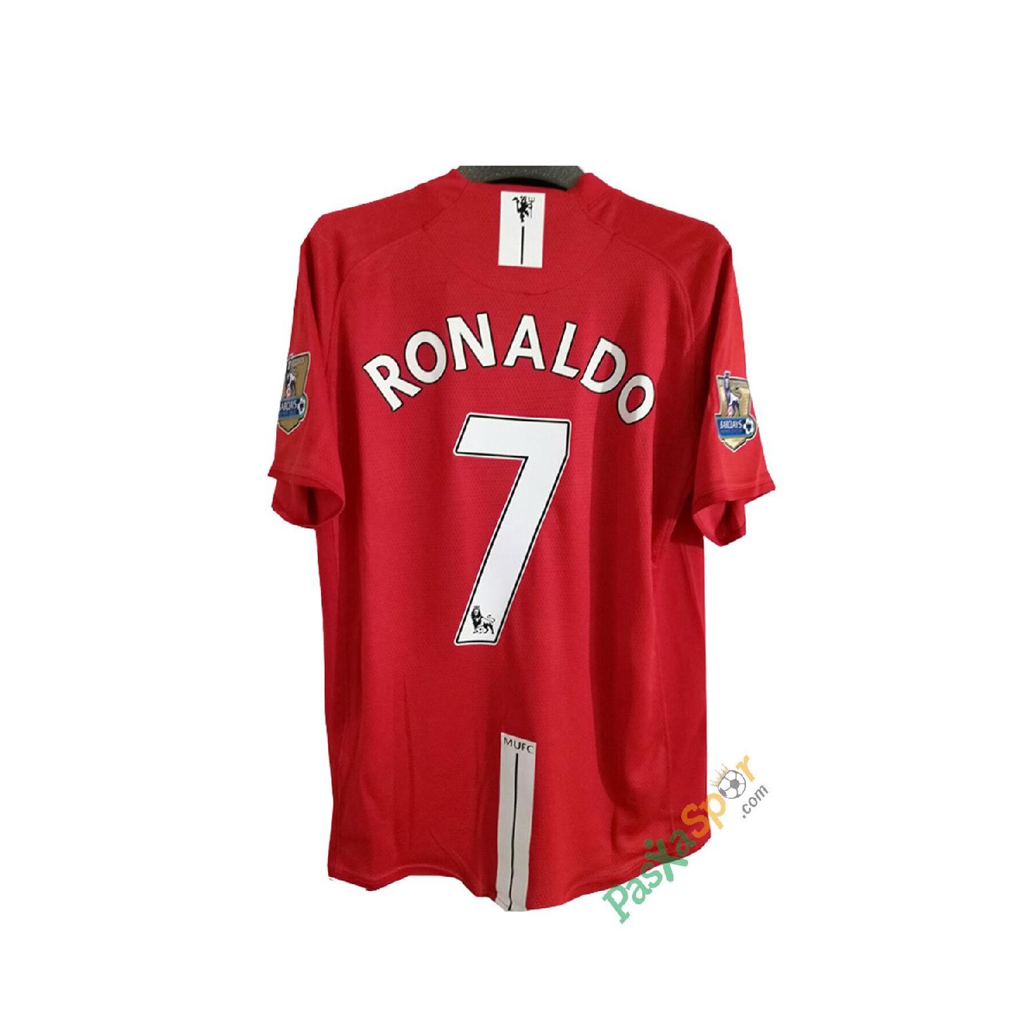 

Джерси Роналду с коротким рукавом и шрифтом Премьер-лиги Манчестер Юнайтед 2008 года