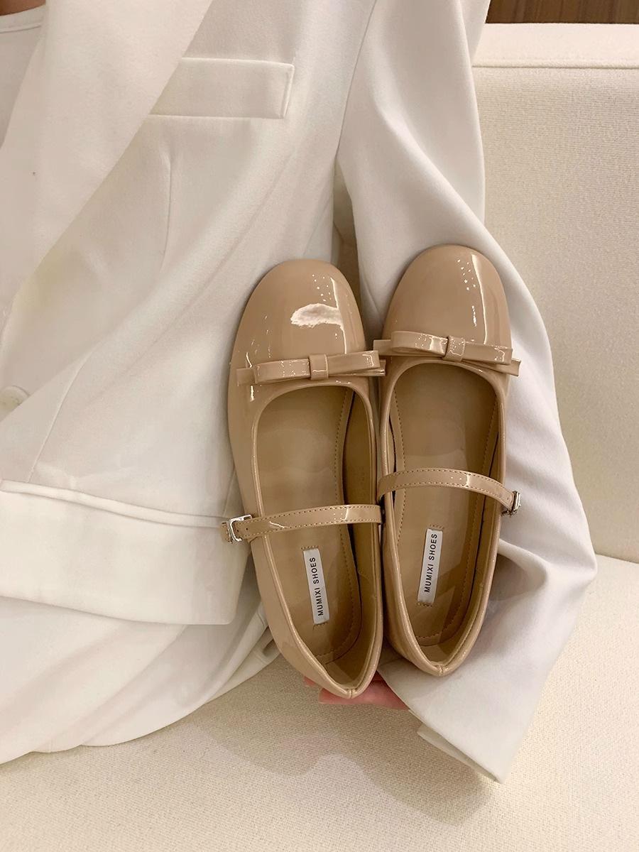 

Внутренняя высота увеличивается ретро красные одинарные туфли женские туфли 2025 новая весна французские туфли Мэри Джейн черные пригородные кожаные туфли 35 телесный