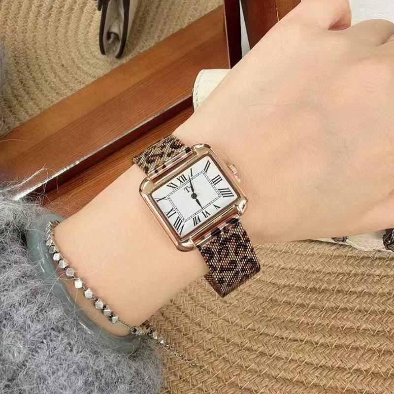 Neue quadratische Uhr Leopardendruck-Armband Damen Retro Kunst 2-Pin Hochwertiges Edelstahl-Geflechtarmband Damen Quarzuhr