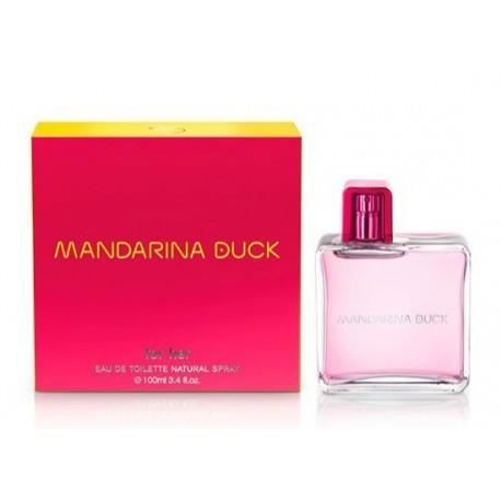 For Her de Mandarina Duck una fragancia femenina afrutada y floral.