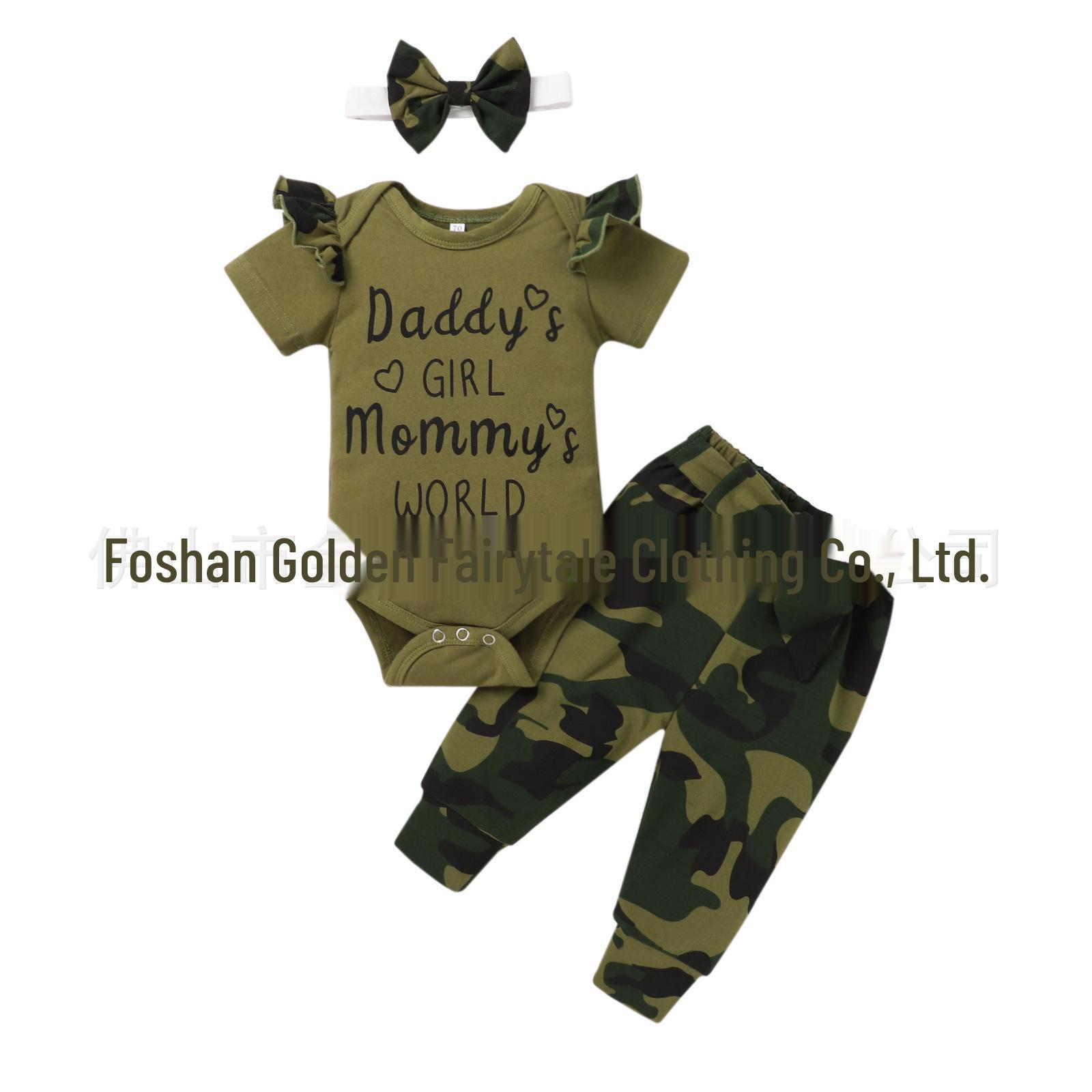 

Комплект летней детской одежды в европейском и американском стиле: Футболка с коротким рукавом и принтом в виде букв и камуфляжные брюки, комплект из 3 предметов 100 cm камуфляжный