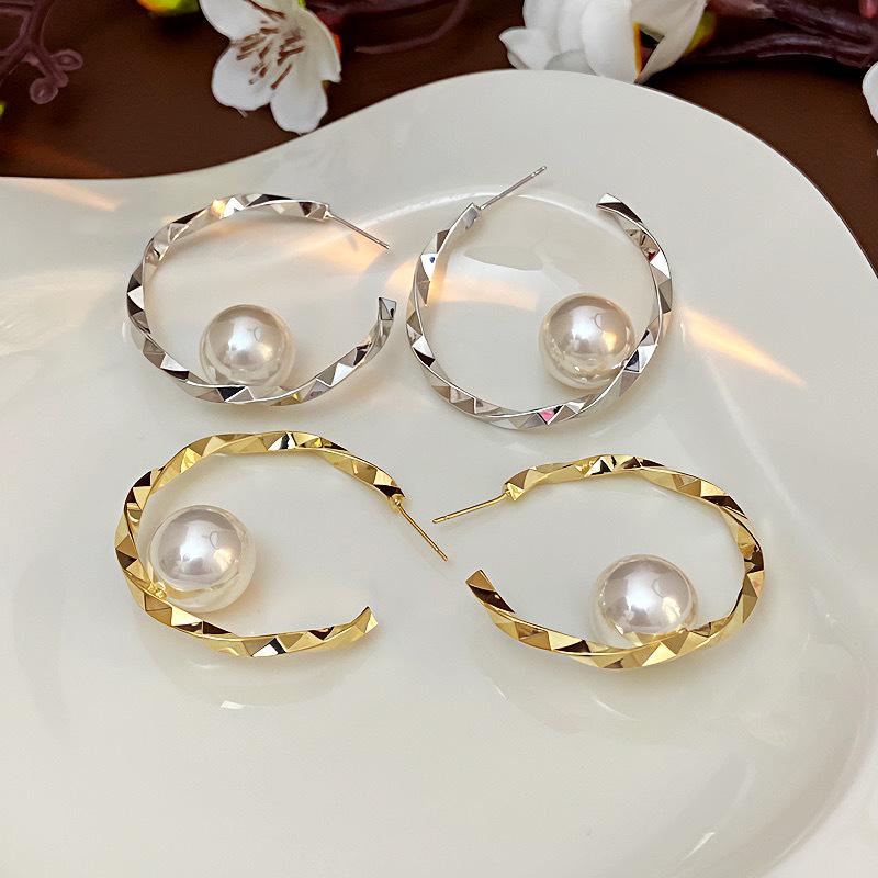 Korean Simple Big Pearl Ball Metal Hoop Earrings For Women Temperament C Shape Earrings Exaggerated Party Jewelry Gift