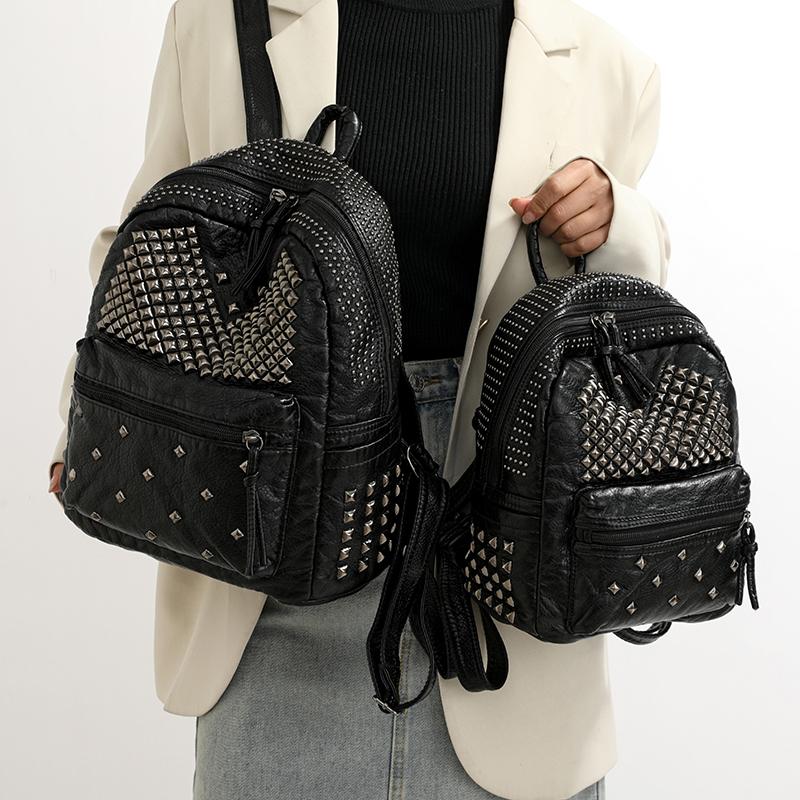 Nietenverzierter Rucksack Modischer Punk-Stil Rucksack für Damen Lässiger täglicher Gebrauch Leichter Rucksack mit Nieten für den täglichen Weg zur Arbeit, Schule und Reisen